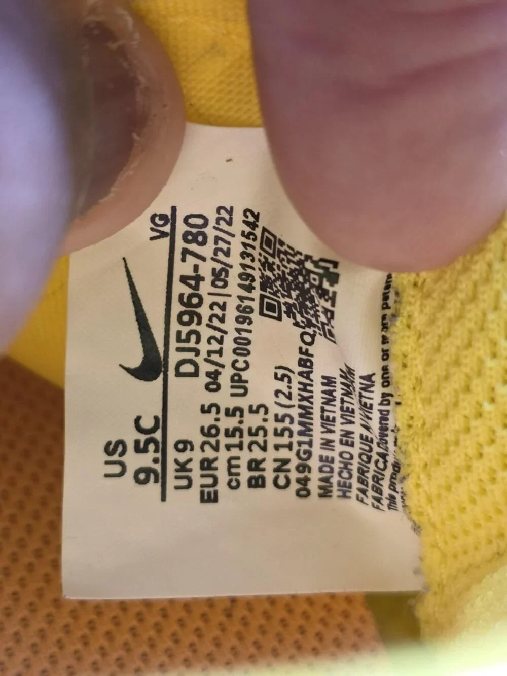 Nike Shoes Kids Size 9.5C Yellow Mercurial Soccer Cleats DJ5964-780 Stains